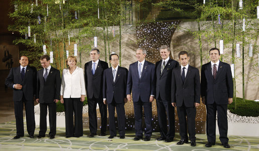 G8 leaders at the Hokkaido summit, 2008